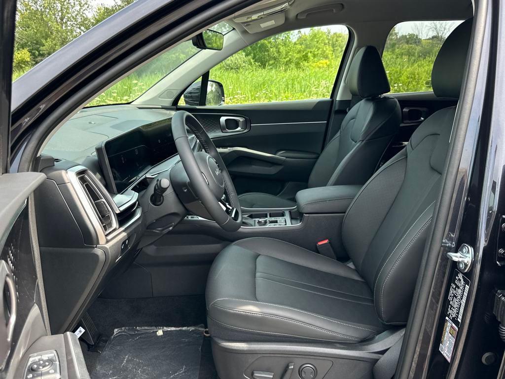 new 2025 Kia Sorento car, priced at $39,800