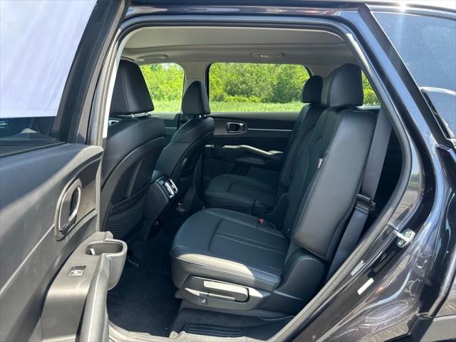 new 2025 Kia Sorento car, priced at $41,023