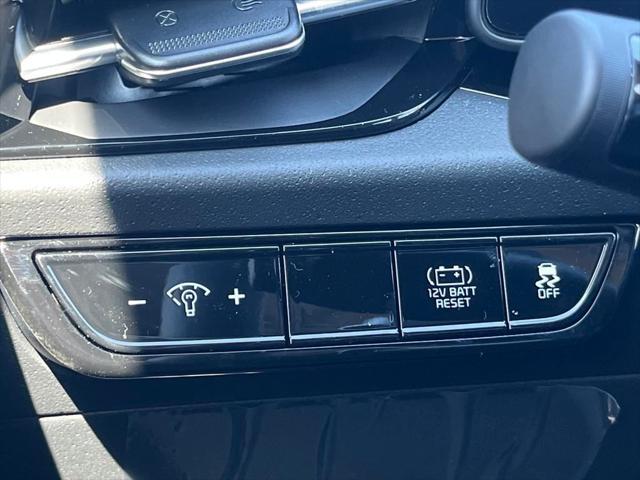 new 2025 Kia Niro car, priced at $30,709