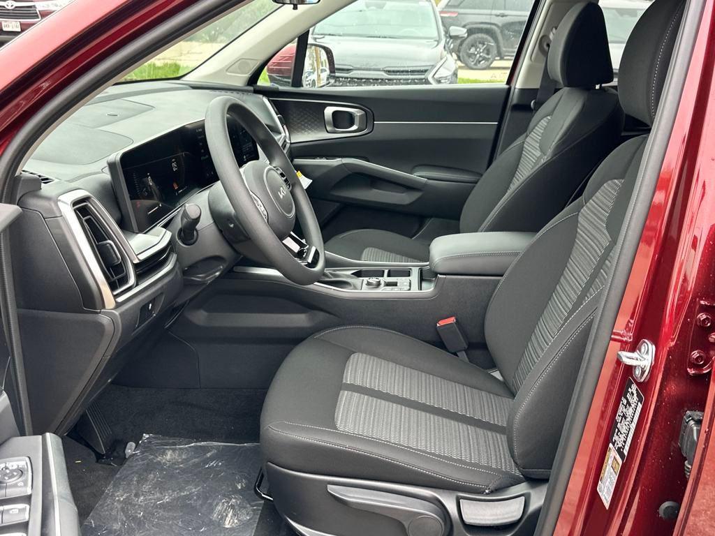 new 2025 Kia Sorento car, priced at $32,576