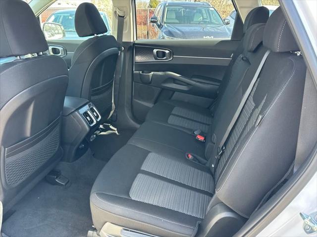 new 2025 Kia Sorento car, priced at $32,674