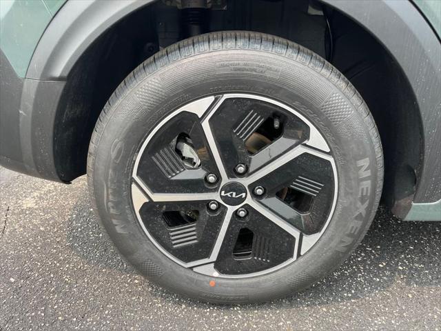 new 2025 Kia Niro car, priced at $30,383