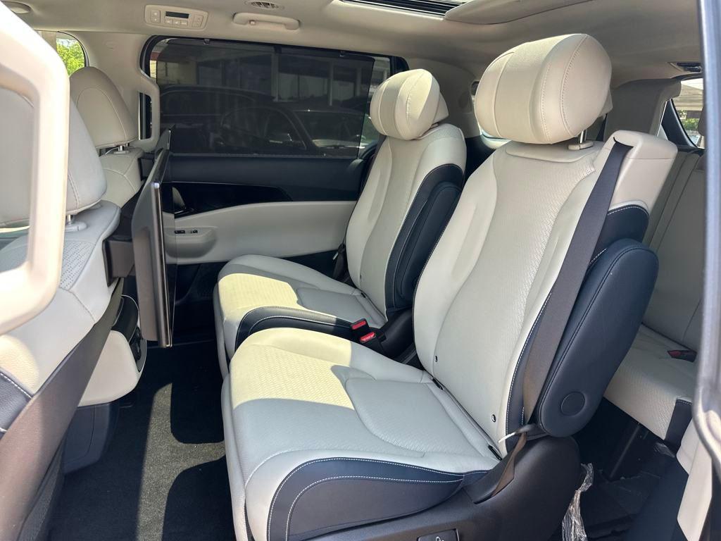 new 2025 Kia Carnival Hybrid car, priced at $54,062