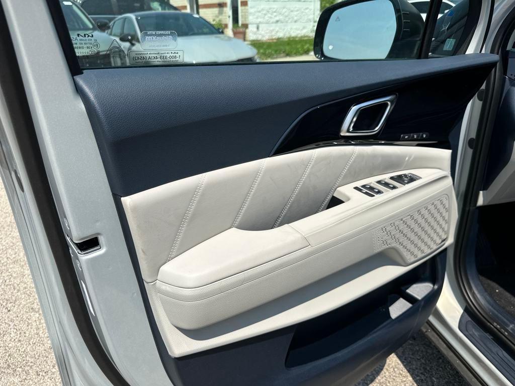 new 2025 Kia Carnival Hybrid car, priced at $54,062