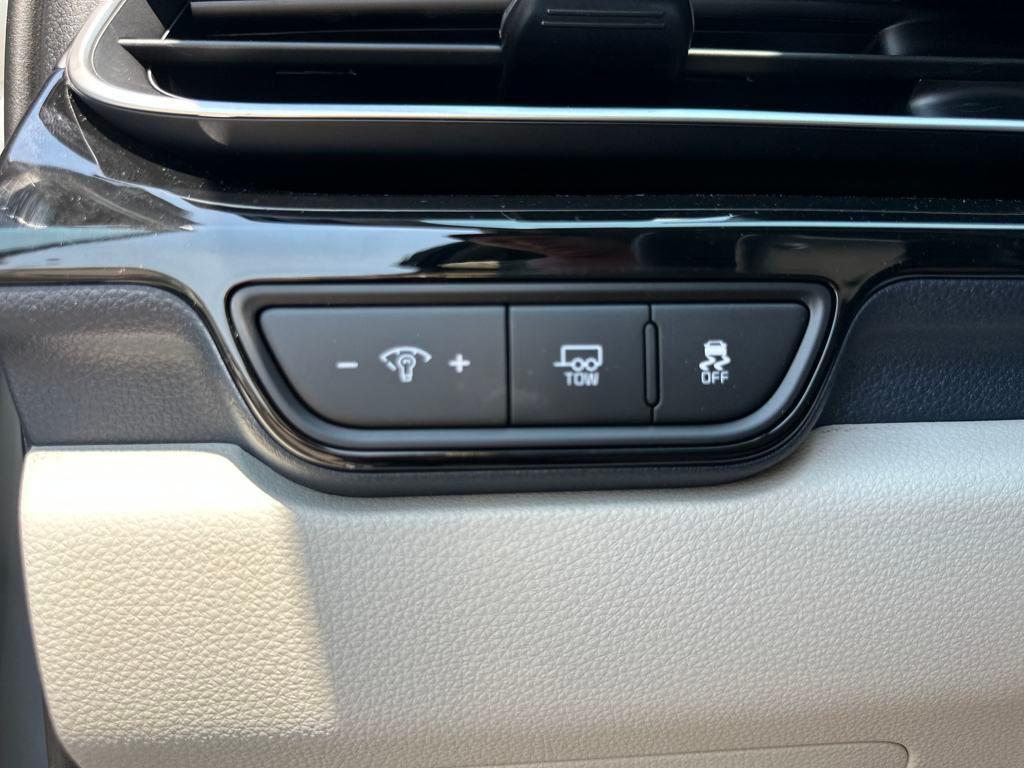 new 2025 Kia Carnival Hybrid car, priced at $54,062
