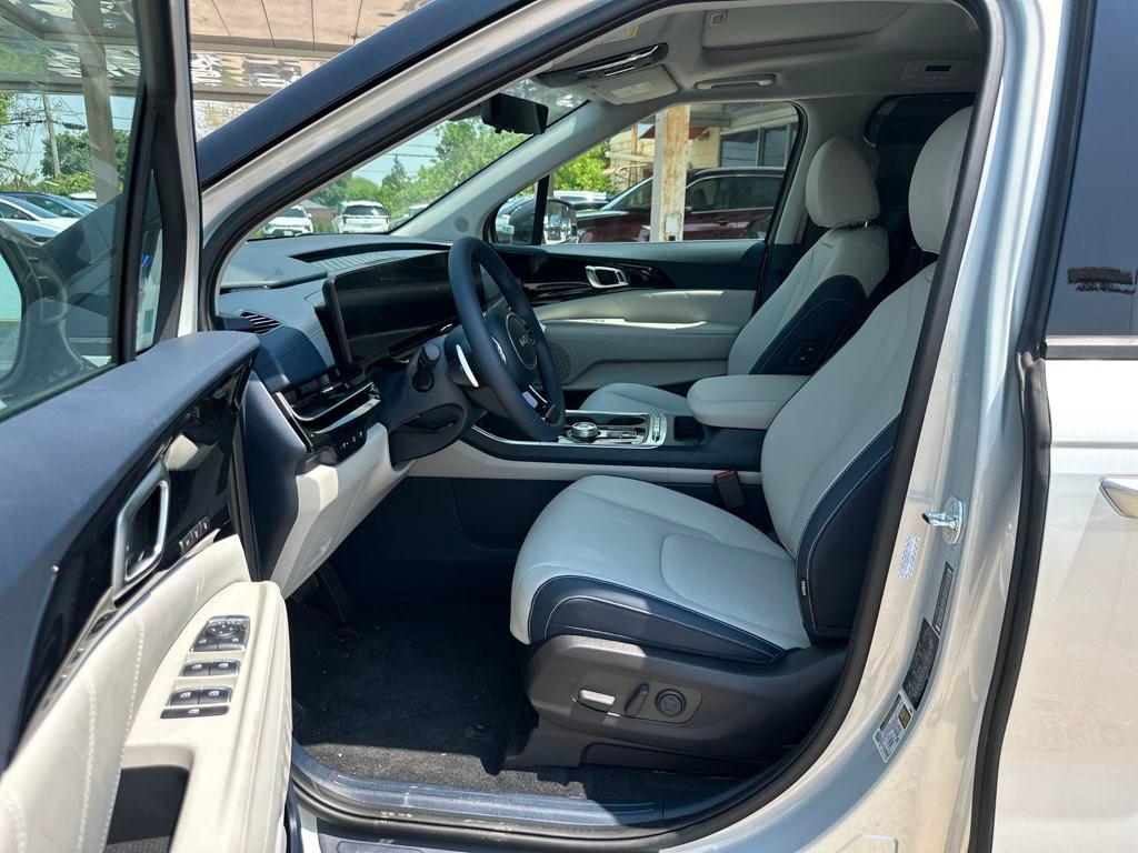 new 2025 Kia Carnival Hybrid car, priced at $54,062