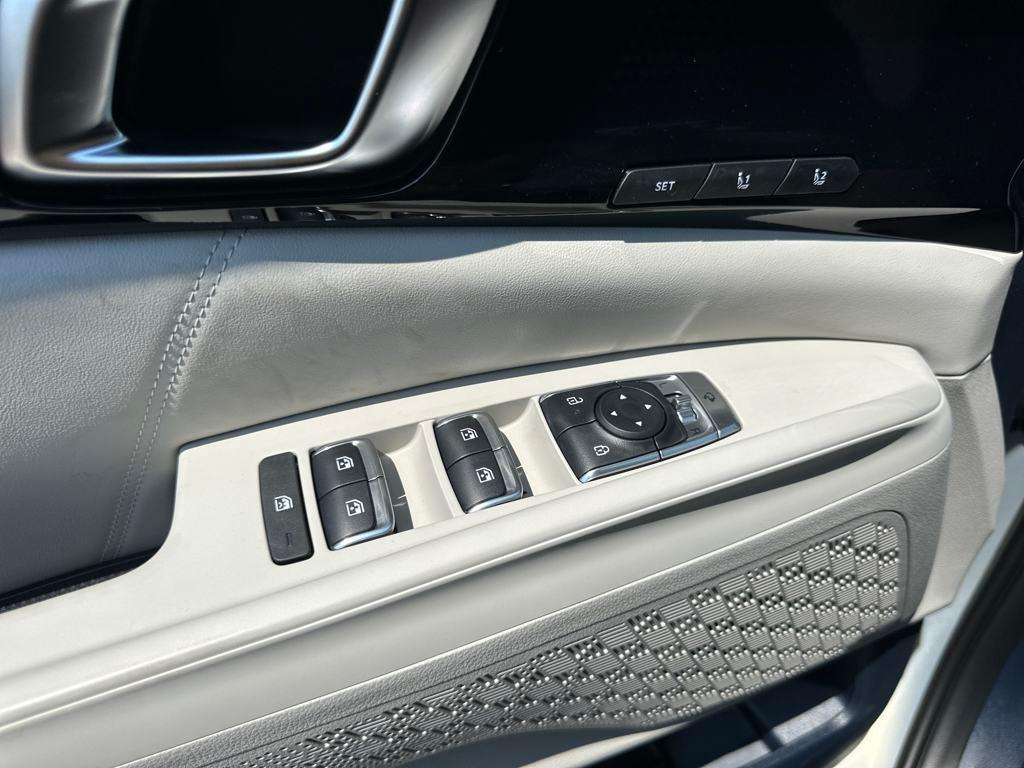 new 2025 Kia Carnival Hybrid car, priced at $54,062