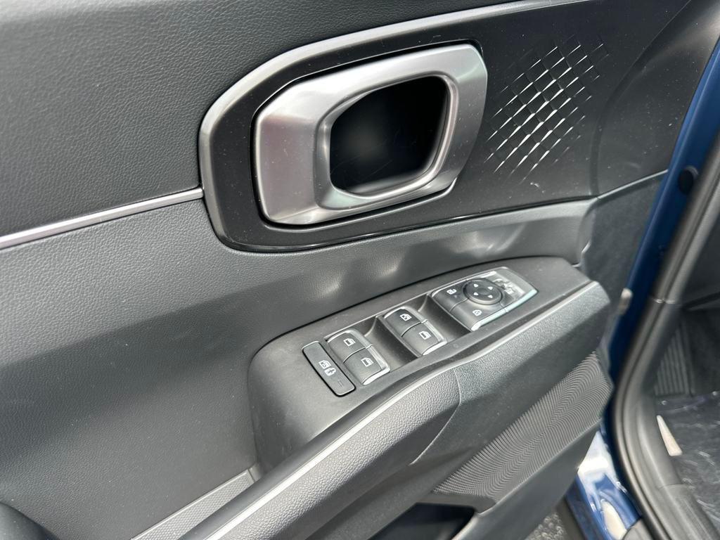 new 2025 Kia Sorento car, priced at $36,599
