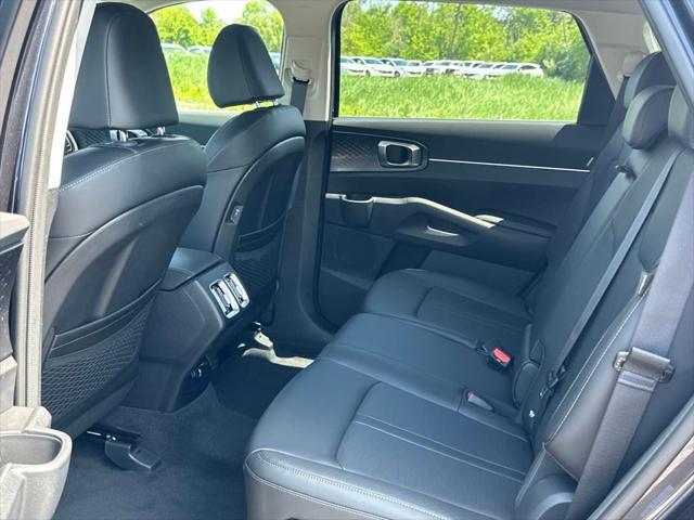 new 2025 Kia Sorento car, priced at $37,011