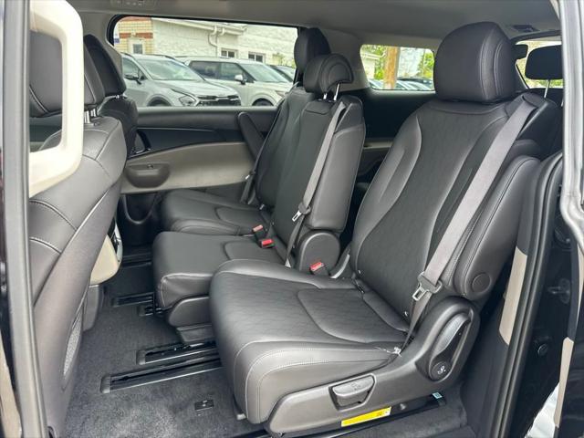 new 2025 Kia Carnival car, priced at $39,464