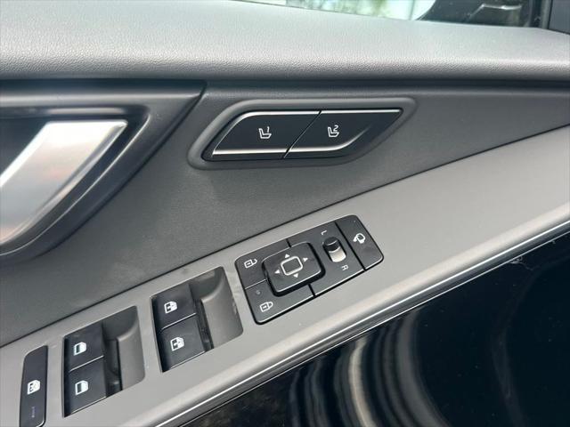 new 2025 Kia Niro car, priced at $33,839