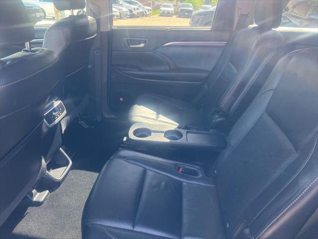 used 2014 Toyota Highlander car, priced at $23,265