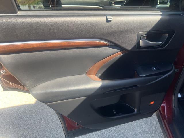 used 2014 Toyota Highlander car, priced at $23,265