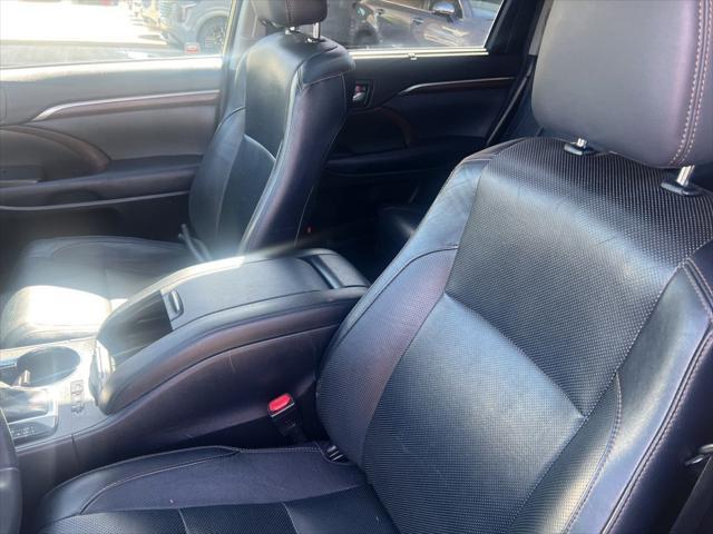 used 2014 Toyota Highlander car, priced at $23,265