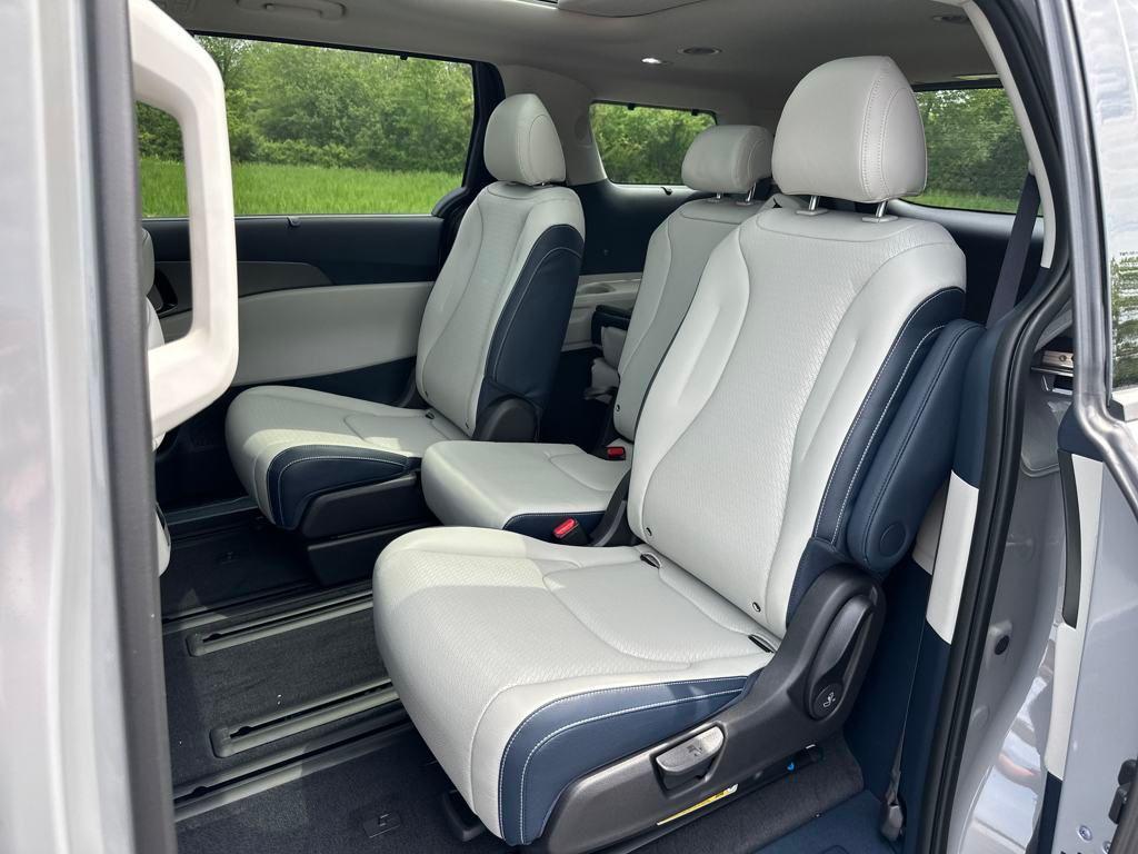 new 2026 Kia Carnival Hybrid car, priced at $52,549