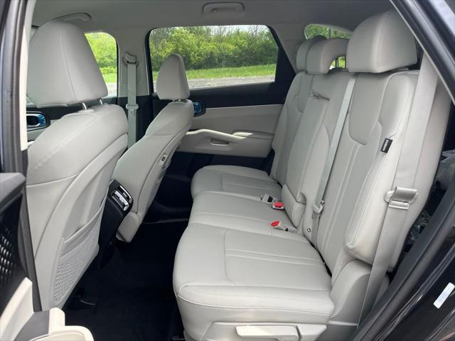 new 2025 Kia Sorento car, priced at $37,085