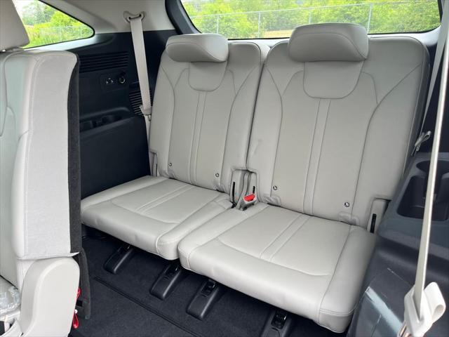 new 2025 Kia Sorento car, priced at $37,085
