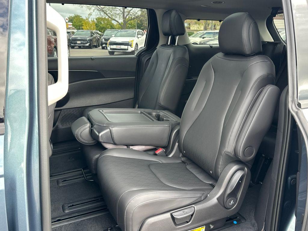 new 2026 Kia Carnival Hybrid car, priced at $49,281
