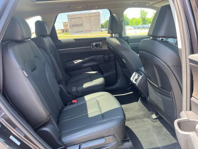new 2025 Kia Sorento car, priced at $41,275