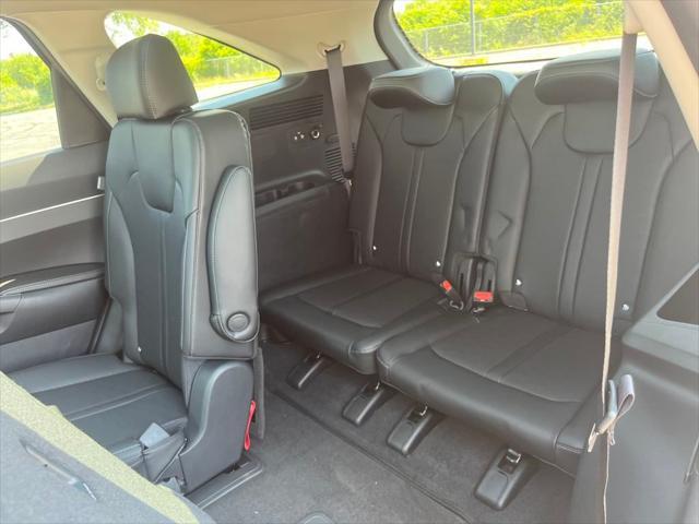 new 2025 Kia Sorento car, priced at $41,275
