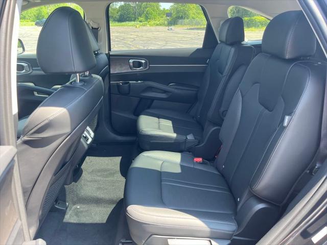 new 2025 Kia Sorento car, priced at $41,275