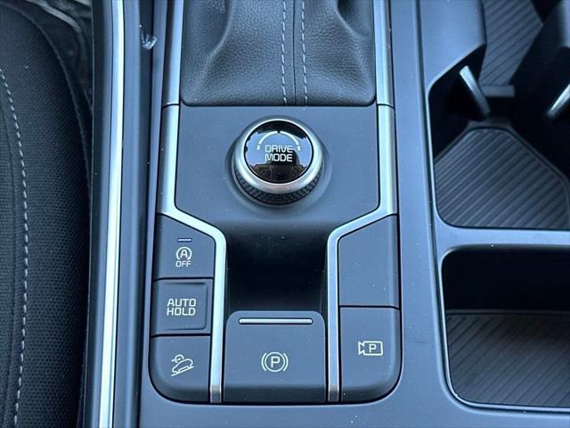 new 2025 Kia Sorento car, priced at $32,674
