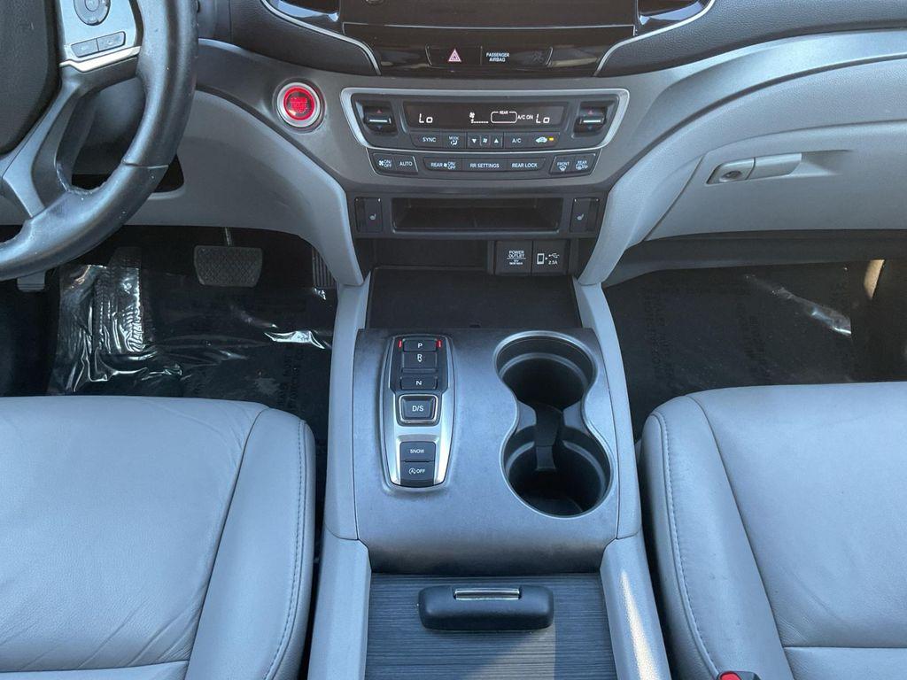 used 2022 Honda Pilot car, priced at $27,899