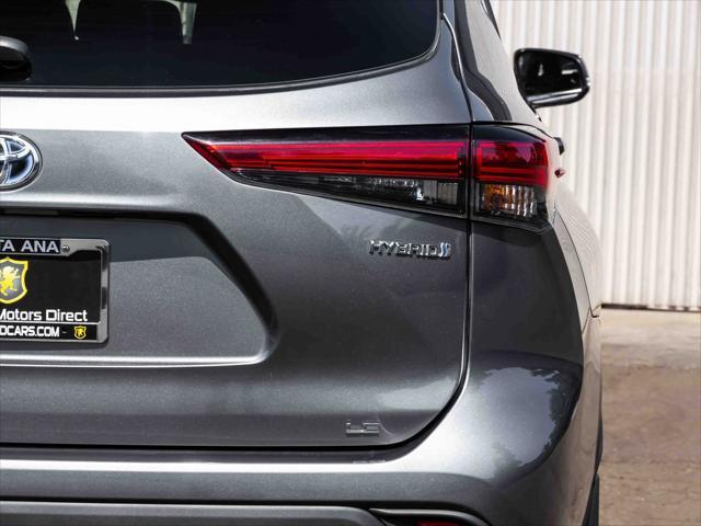 used 2022 Toyota Highlander Hybrid car, priced at $32,799