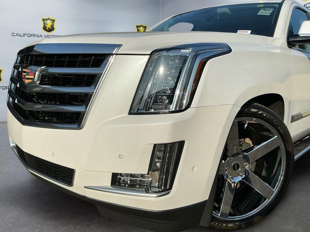 used 2020 Cadillac Escalade ESV car, priced at $45,399
