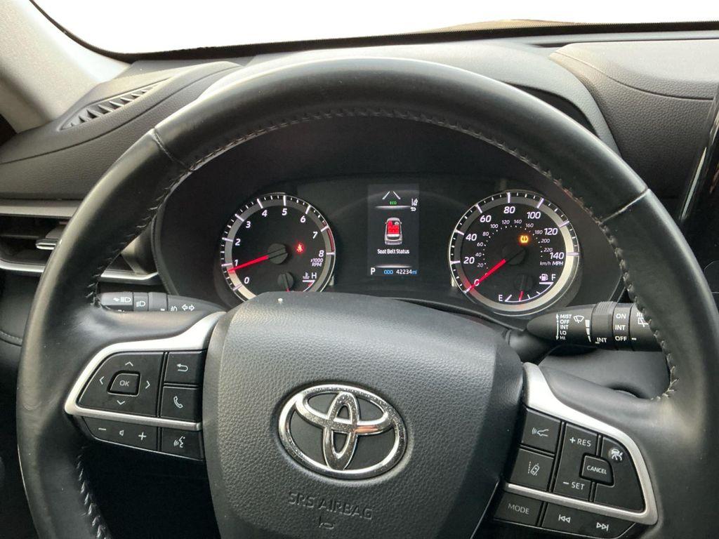 used 2022 Toyota Highlander car, priced at $30,799