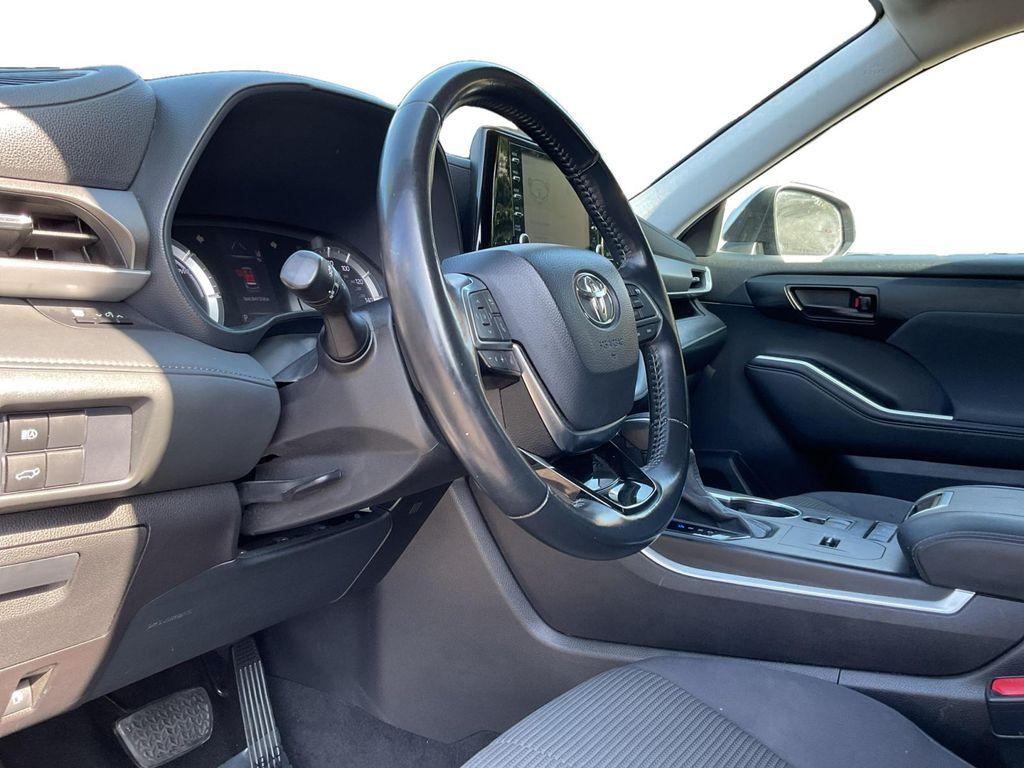 used 2021 Toyota Highlander Hybrid car, priced at $31,699