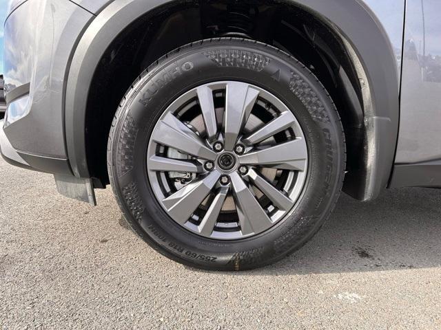 new 2025 Nissan Pathfinder car, priced at $39,692