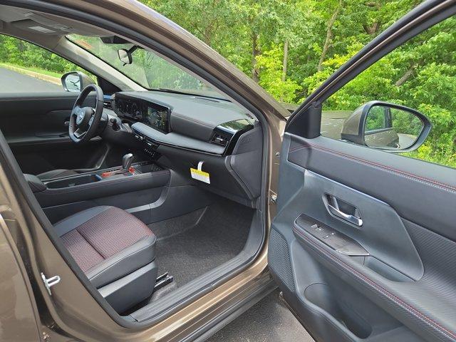 new 2025 Nissan Kicks car, priced at $29,377