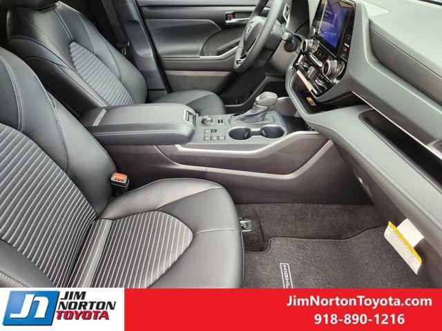 new 2025 Toyota Highlander car, priced at $49,401