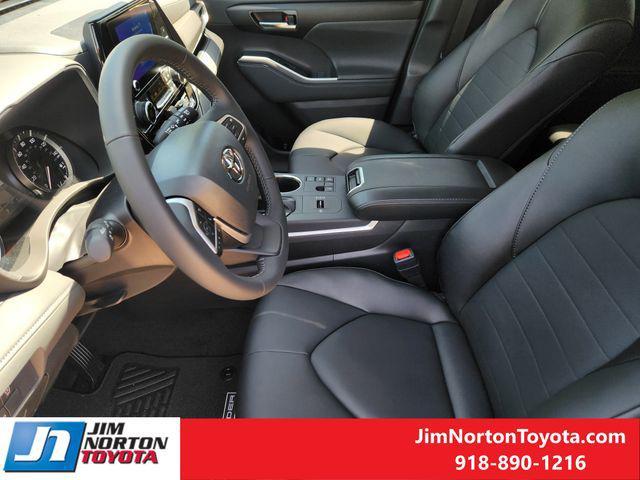 new 2025 Toyota Highlander car, priced at $45,492