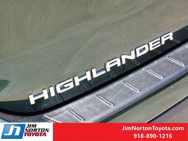 new 2025 Toyota Highlander car, priced at $45,492