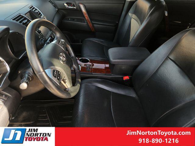 used 2013 Toyota Highlander car, priced at $17,047