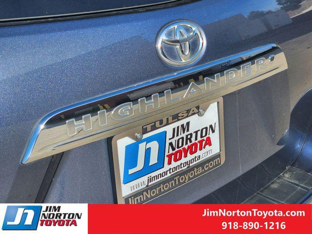 used 2013 Toyota Highlander car, priced at $17,047