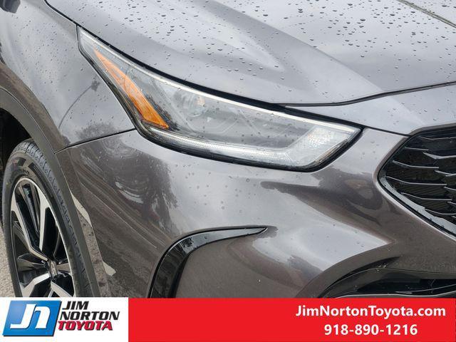 used 2022 Toyota Highlander car, priced at $33,216