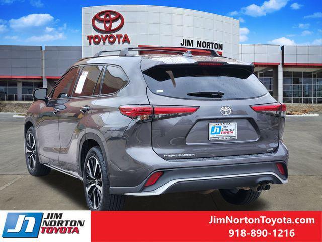 used 2022 Toyota Highlander car, priced at $33,216