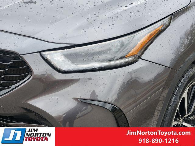 used 2022 Toyota Highlander car, priced at $33,216