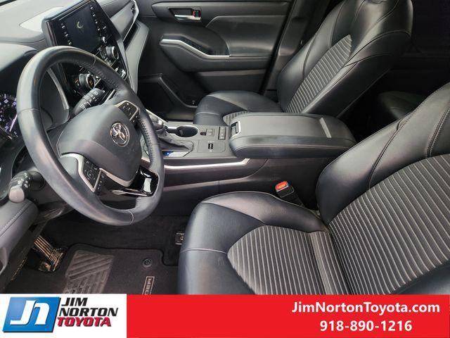 used 2022 Toyota Highlander car, priced at $33,216