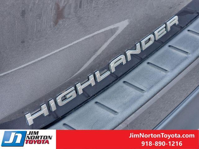used 2022 Toyota Highlander car, priced at $33,216