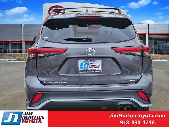 used 2022 Toyota Highlander car, priced at $33,216