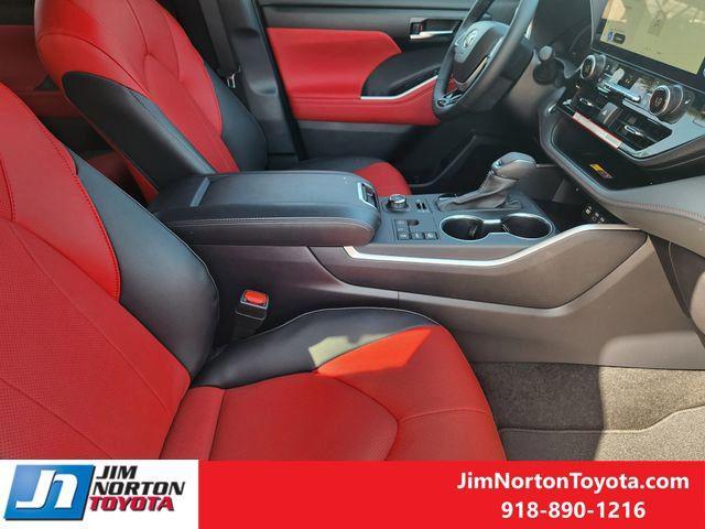 new 2025 Toyota Highlander car, priced at $50,526