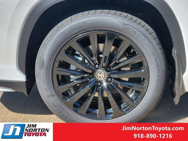 new 2025 Toyota Highlander car, priced at $50,526