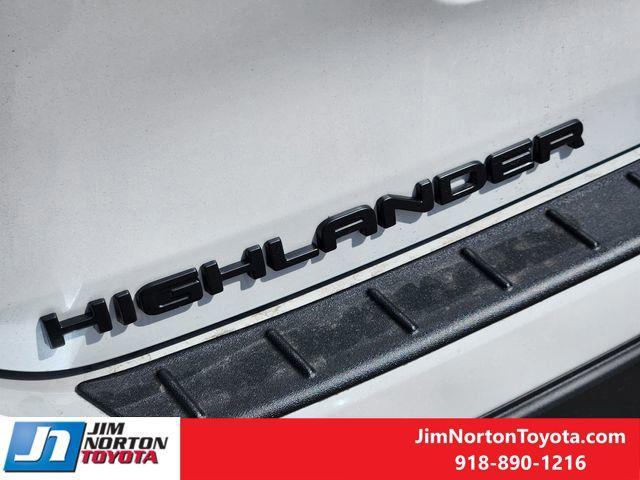 new 2025 Toyota Highlander car, priced at $50,526