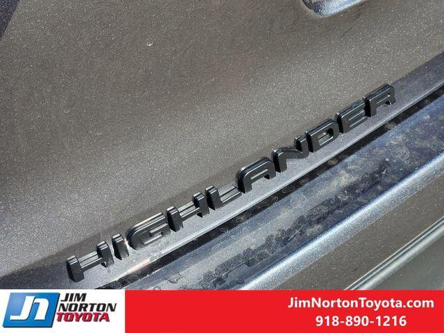 new 2025 Toyota Highlander car, priced at $48,083