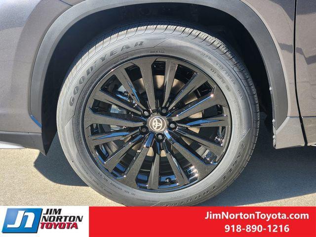 new 2025 Toyota Highlander car, priced at $48,083