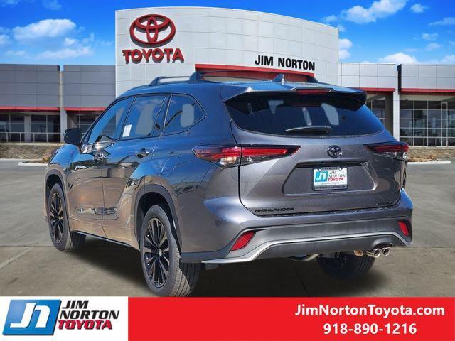 new 2025 Toyota Highlander car, priced at $48,083